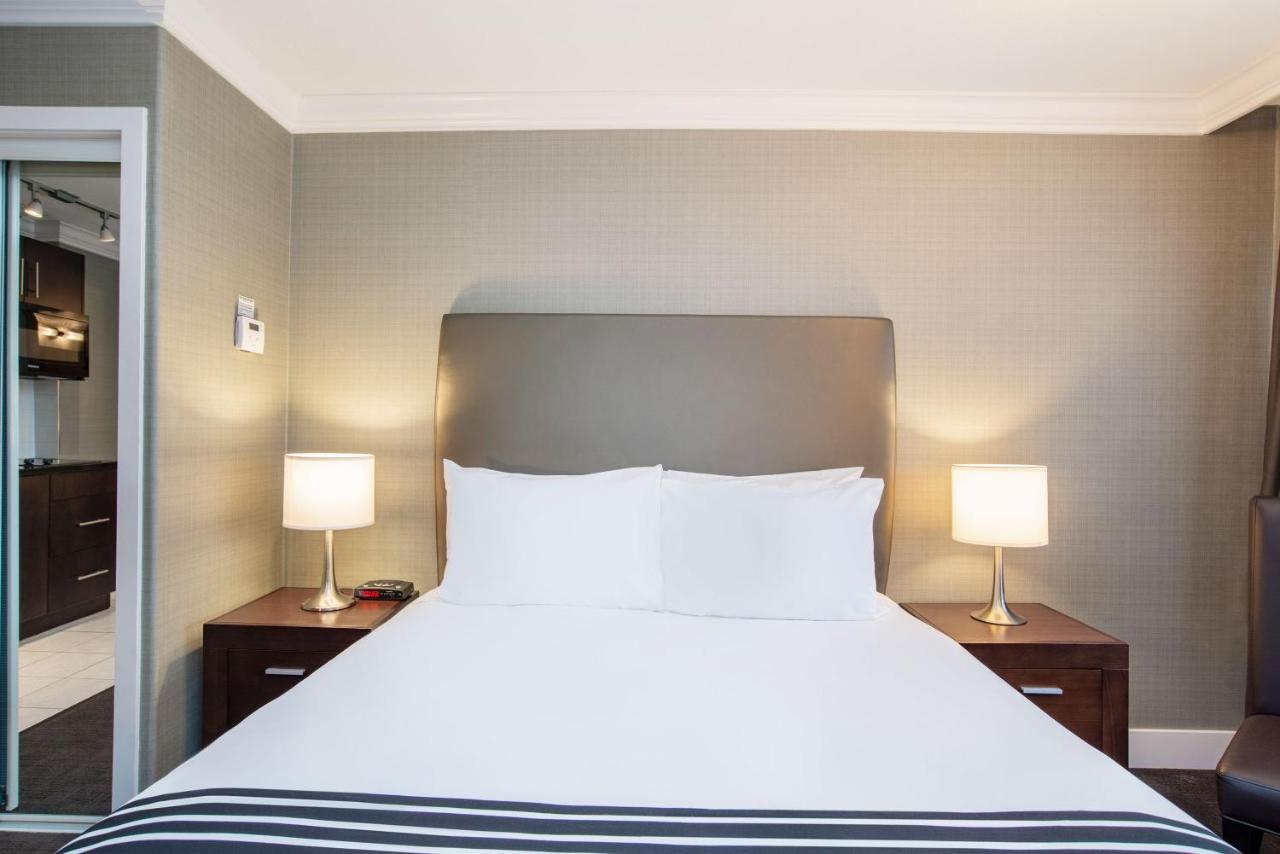 Hotel Sandman Vancouver Airport 3*