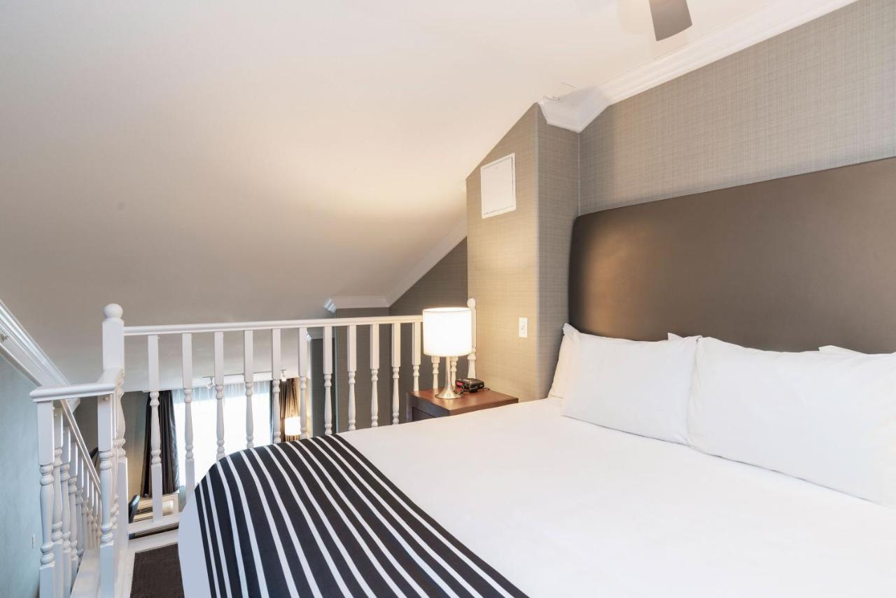 Hotel Sandman Vancouver Airport