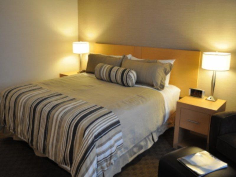 Hotel Sandman Vancouver Airport 3*